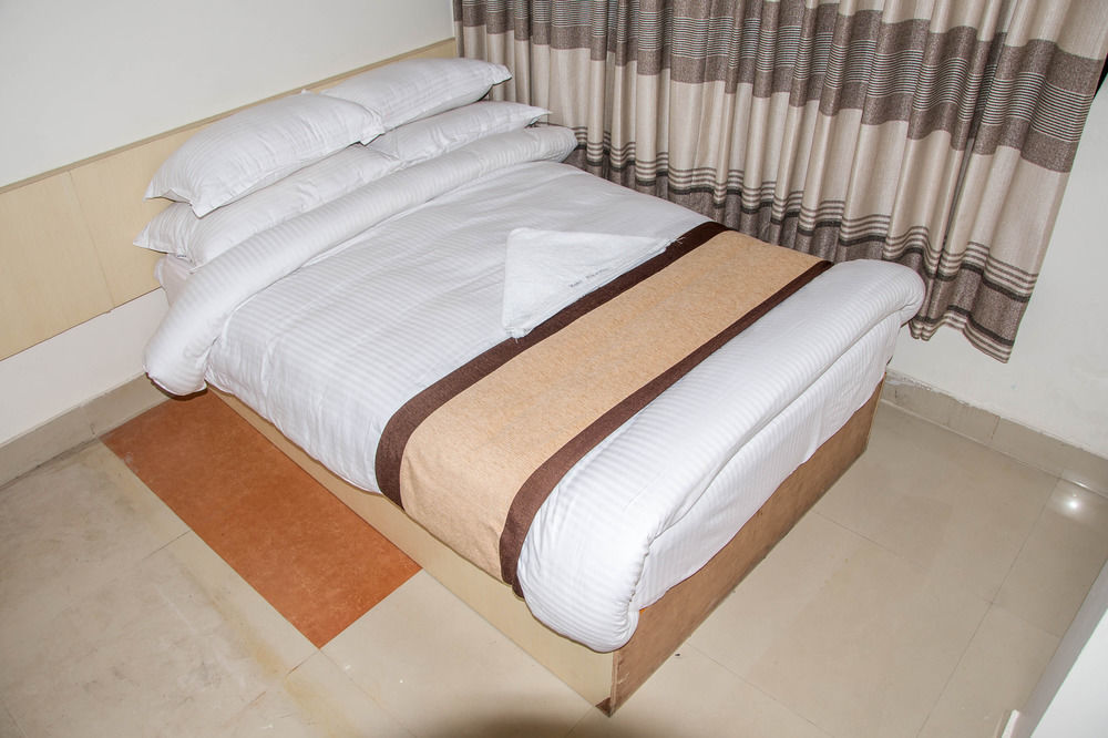 Oyo 123 Hotel Prince Plaza Catmandu Exterior foto